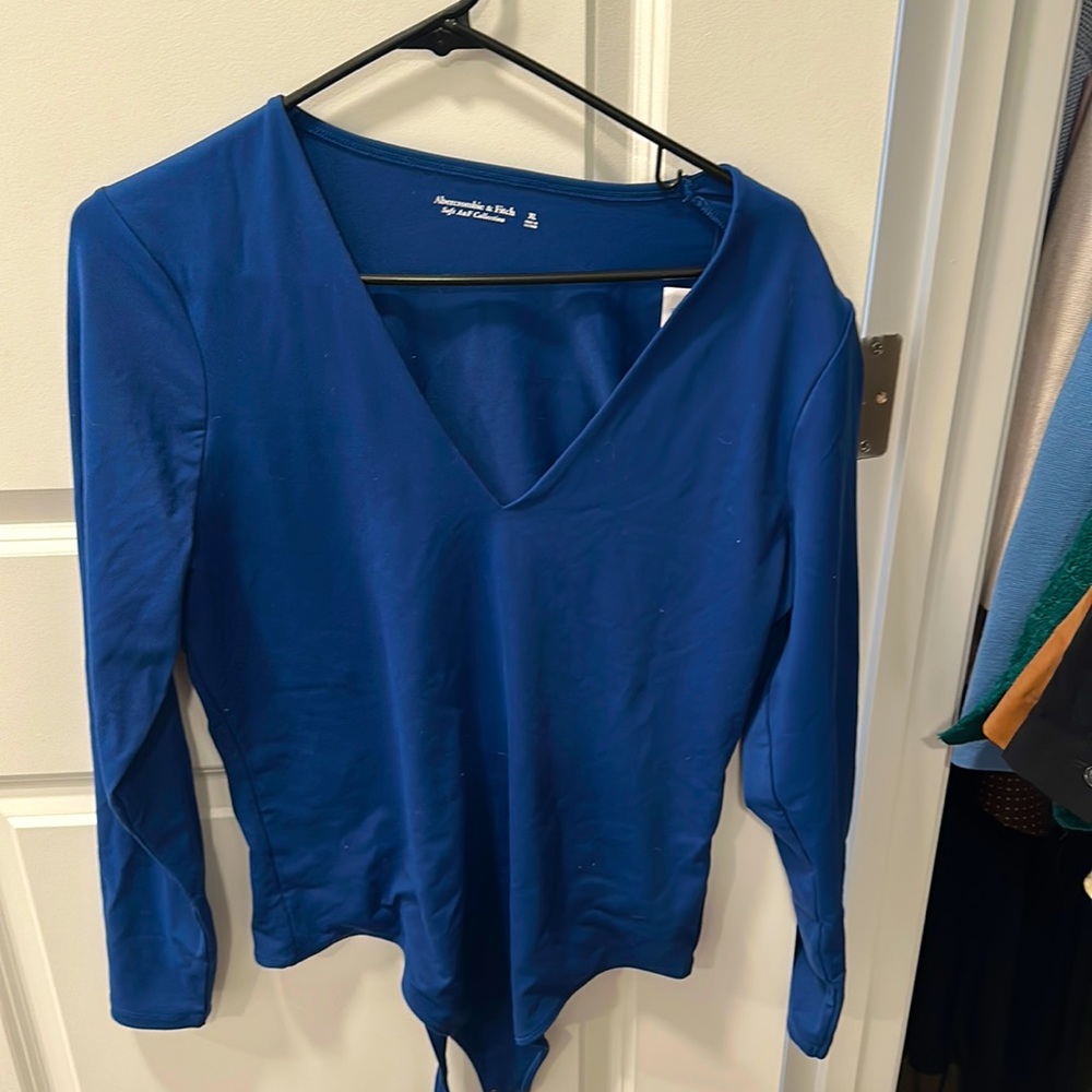 Beautiful Blue V-neck Abercrombie bodysuit